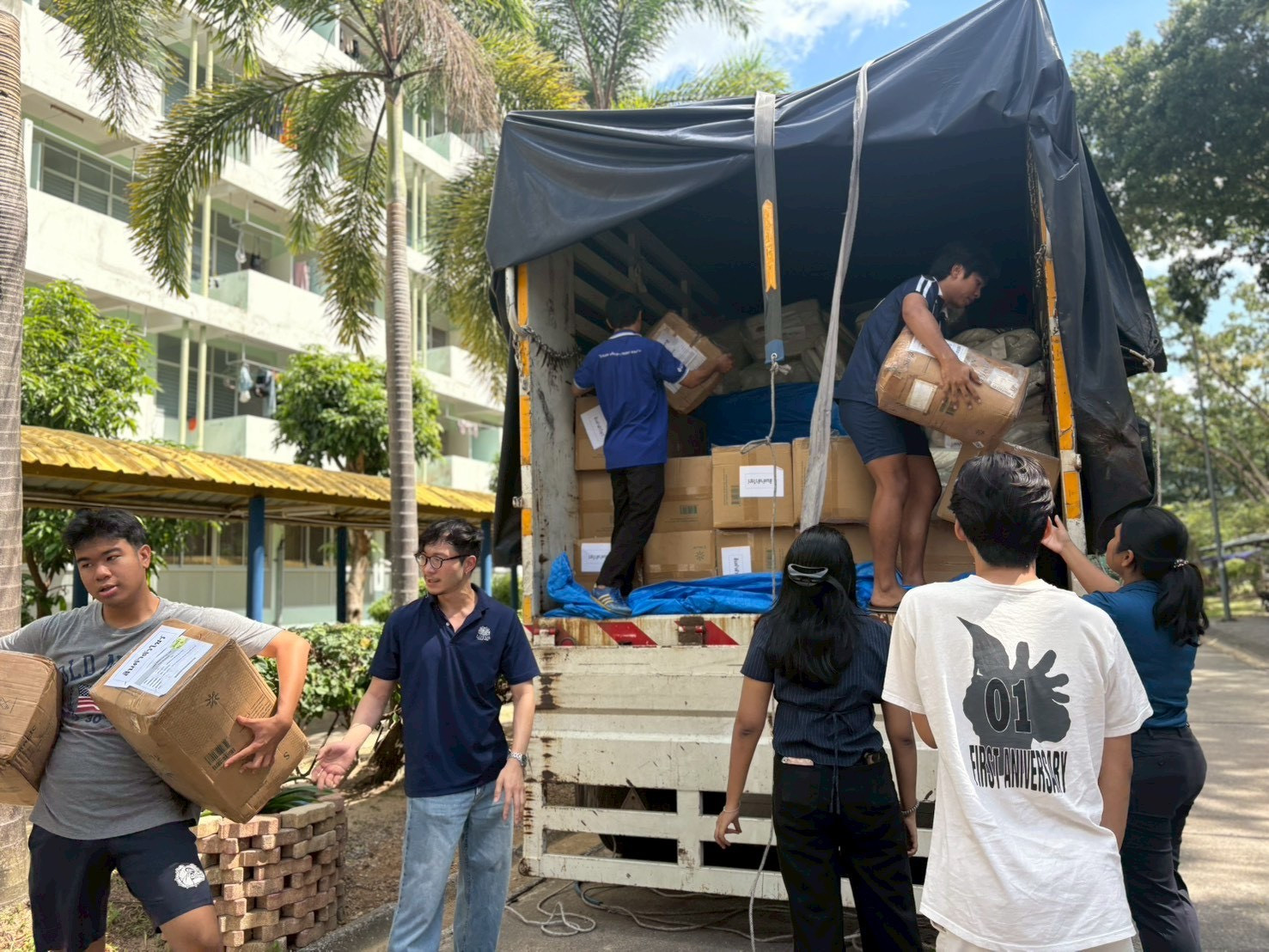 flood-relief-in-the-south11