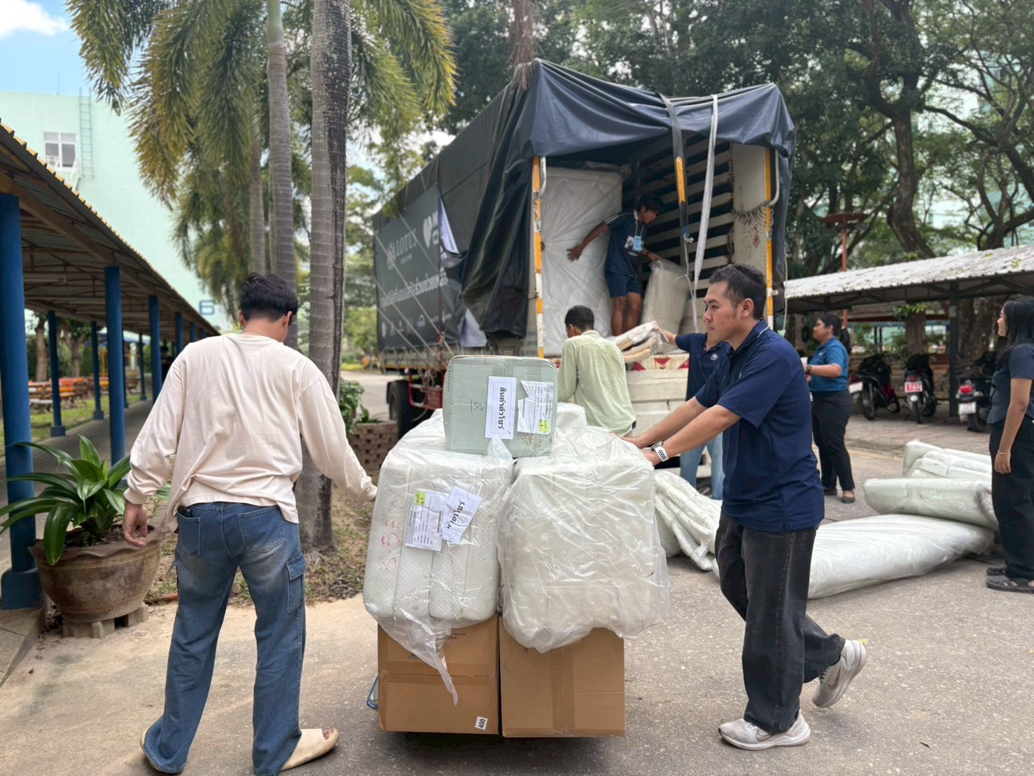 flood-relief-in-the-south3